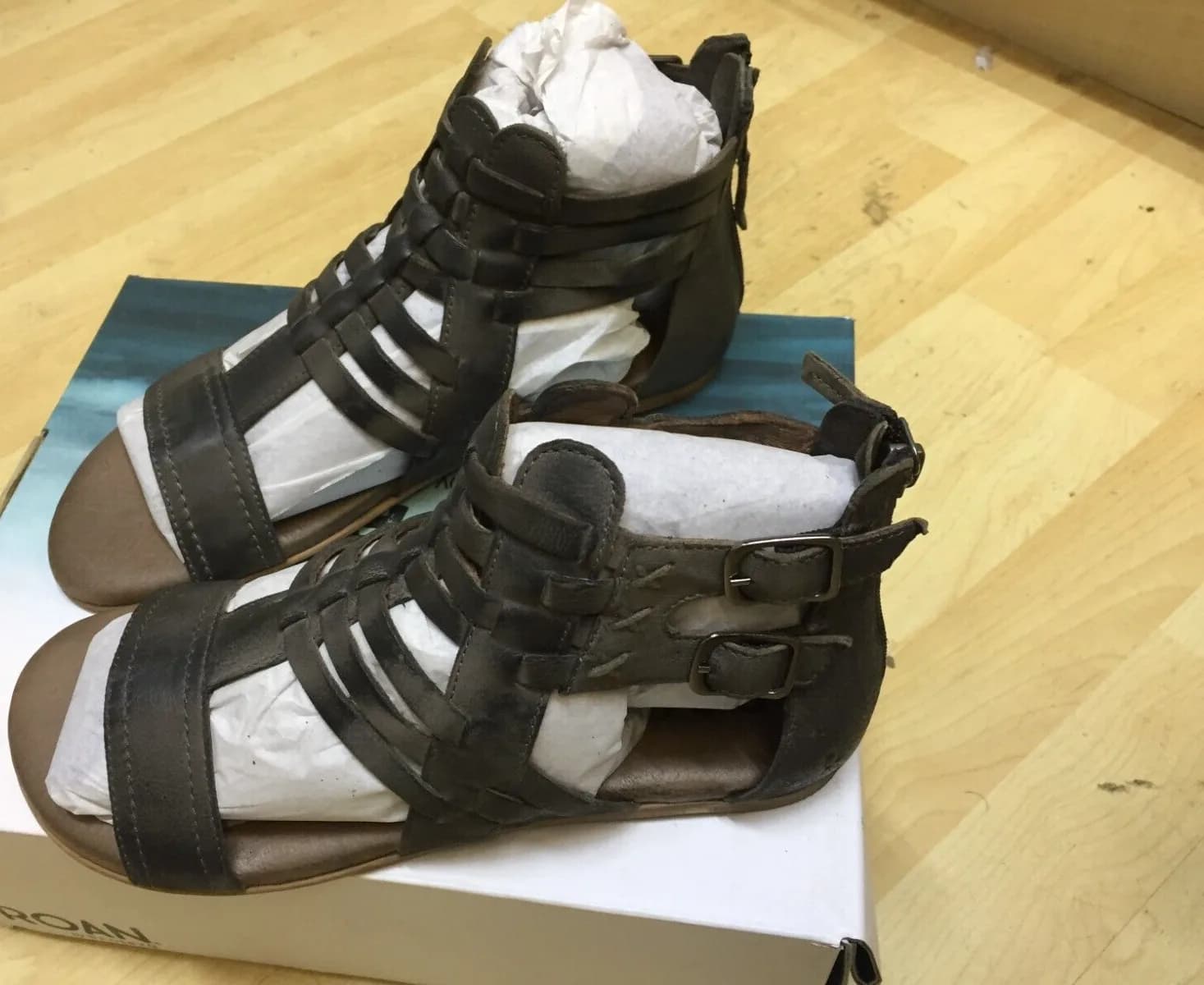 NEW Roan Bed Stu BEE BOSCO Leather Gladiator Cage Sandals Shoes UK 7 Grey