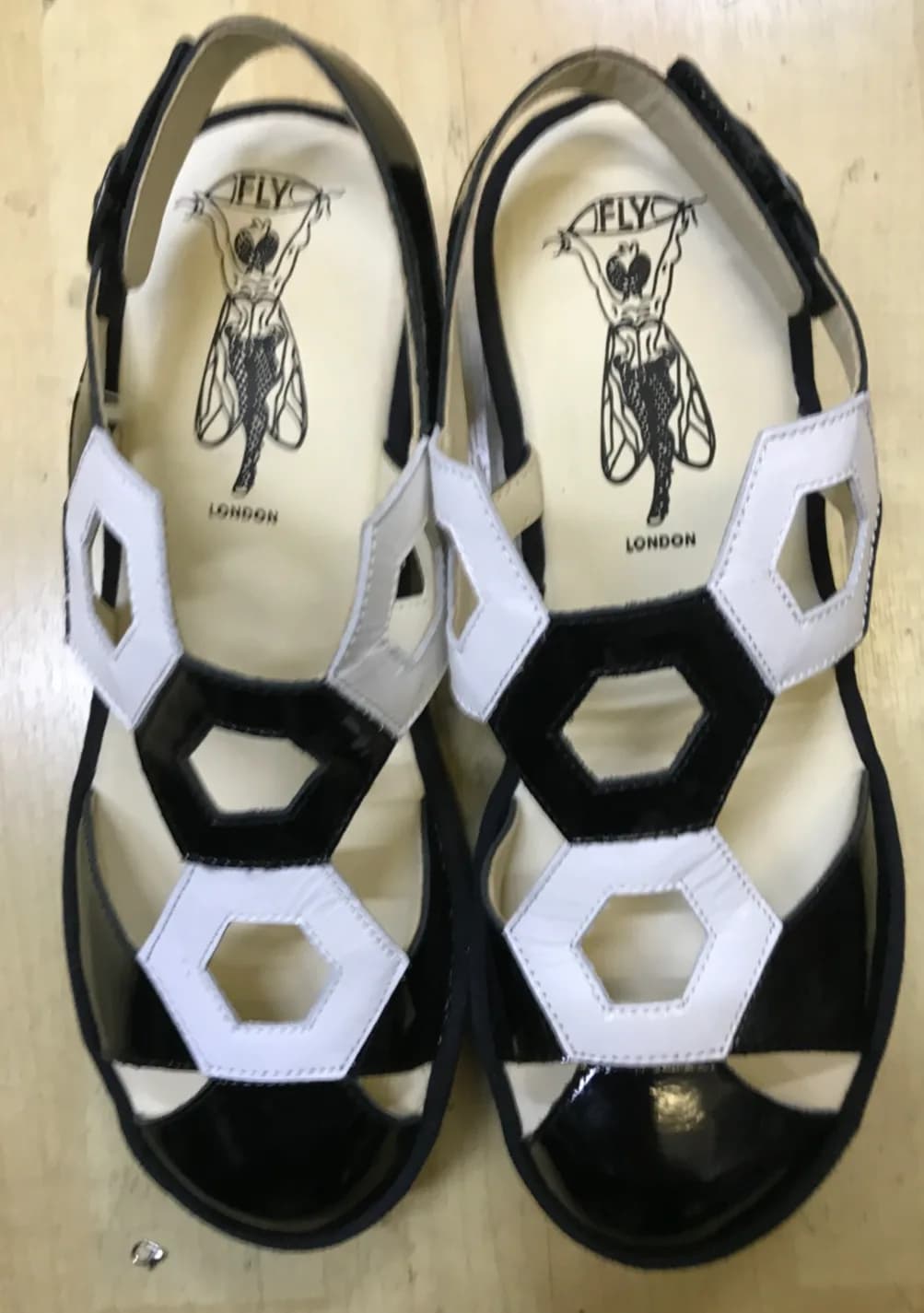Fly London Women's Trul582fly Sandal Black & White EU 41 UK (8)