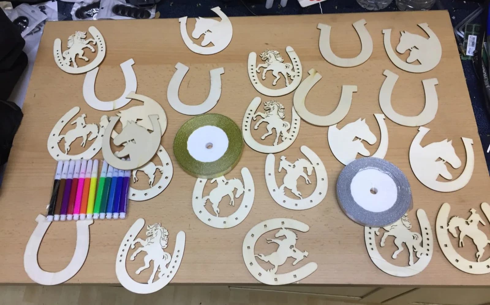 23 PIECES Wood Discs Slices Horseshoe DIY ARTS CRAFTS Unfinished Wooden Cutouts