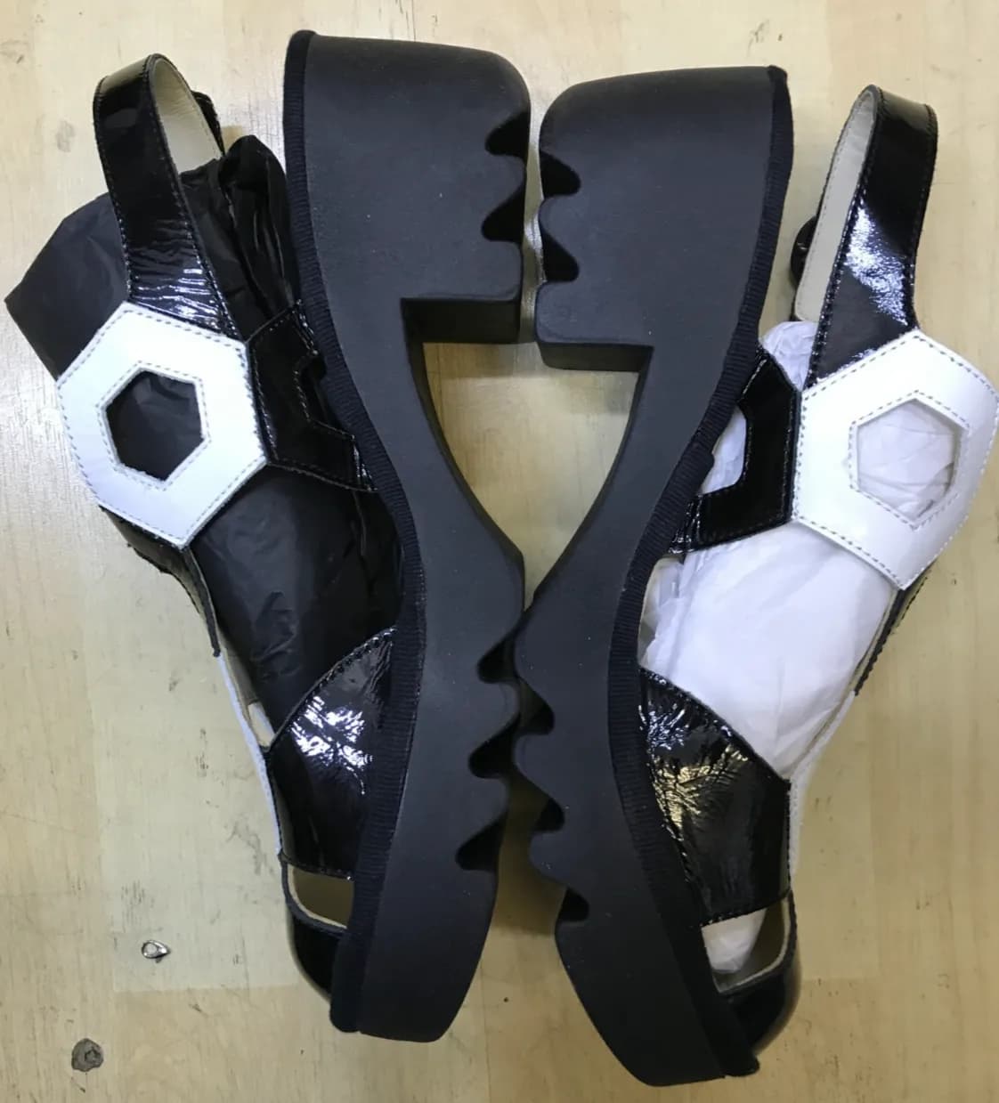 Fly London Women's Trul582fly Sandal Black & White EU 41 UK (8)