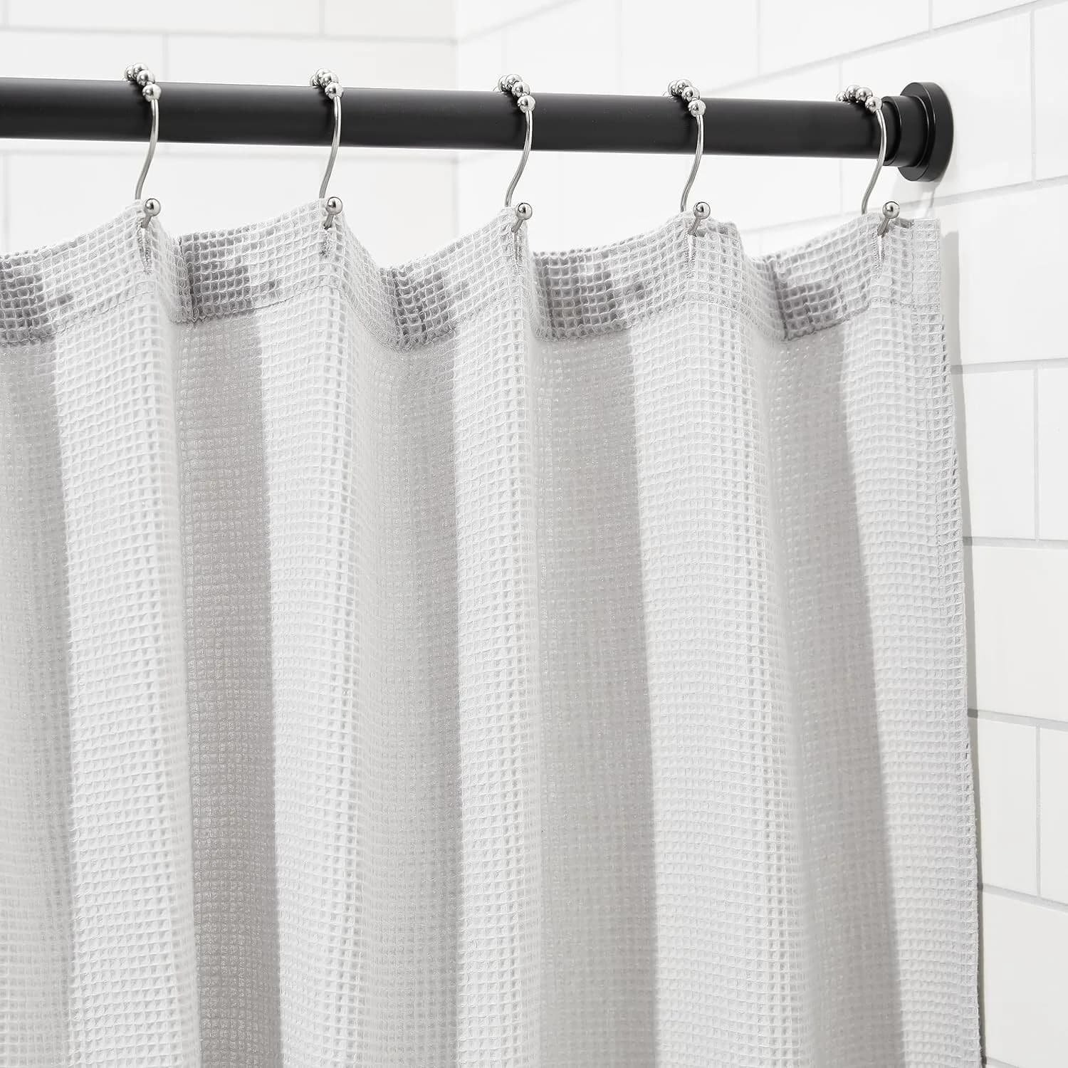 Amazon Basics Adjustable Indoor/Outdoor Tension Curtain Rod 91.4 to 137cm Black