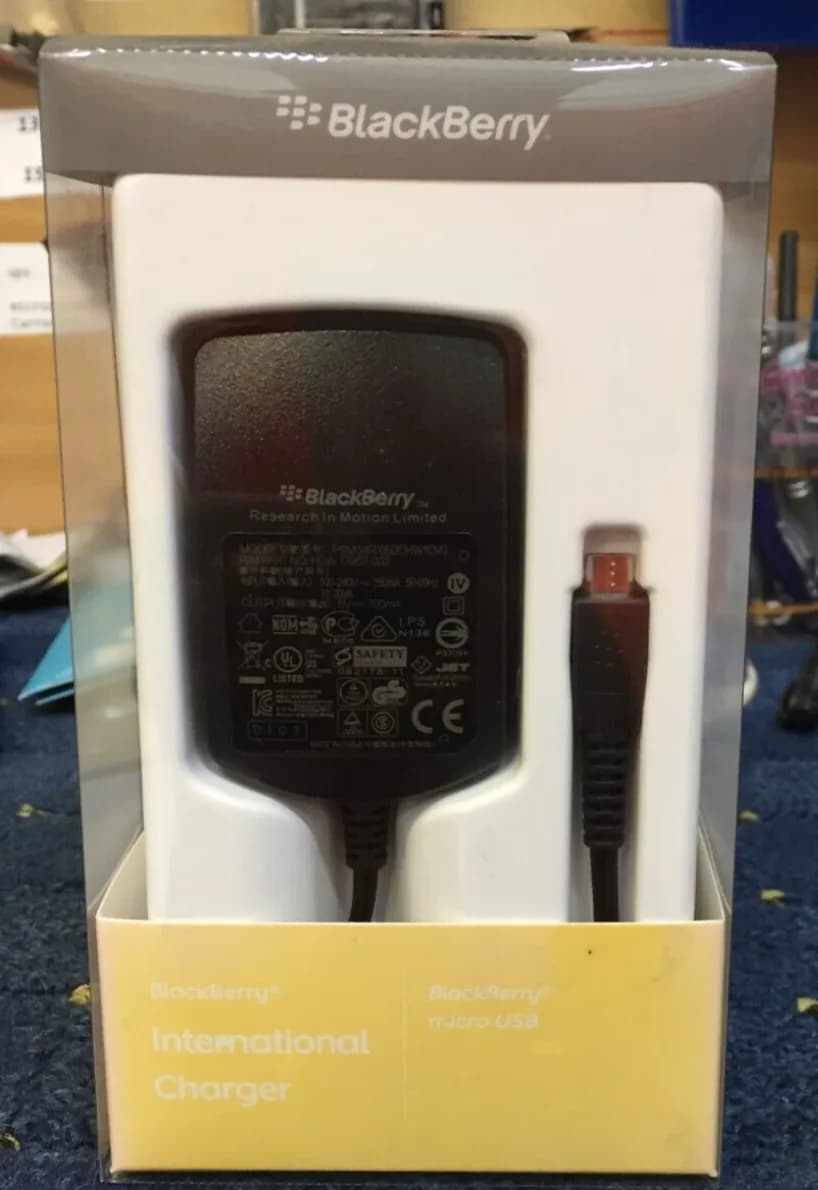 BlackBerry International Micro USB Mains Travel Charger with UK/EU/NA Adapter -