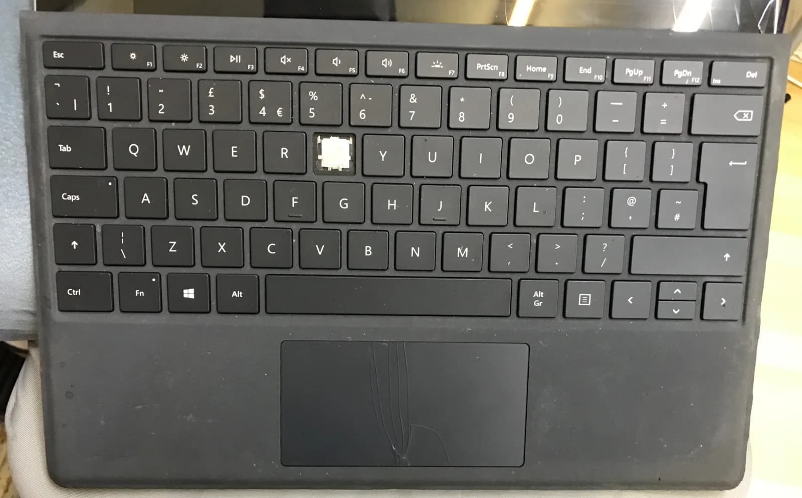 Microsoft Surface Pro 7 Model 1866 i5-1035G4 8GB RAM 256GB SSD – Smashed Screen