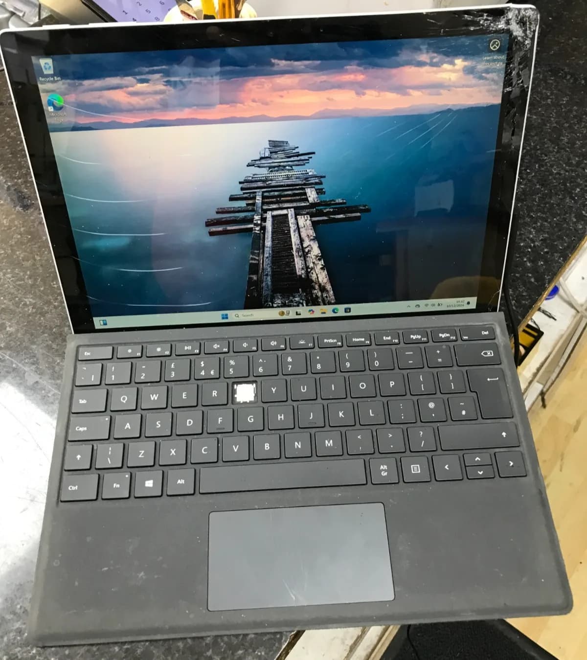 Microsoft Surface Pro 7 Model 1866 i5-1035G4 8GB RAM 256GB SSD – Smashed Screen