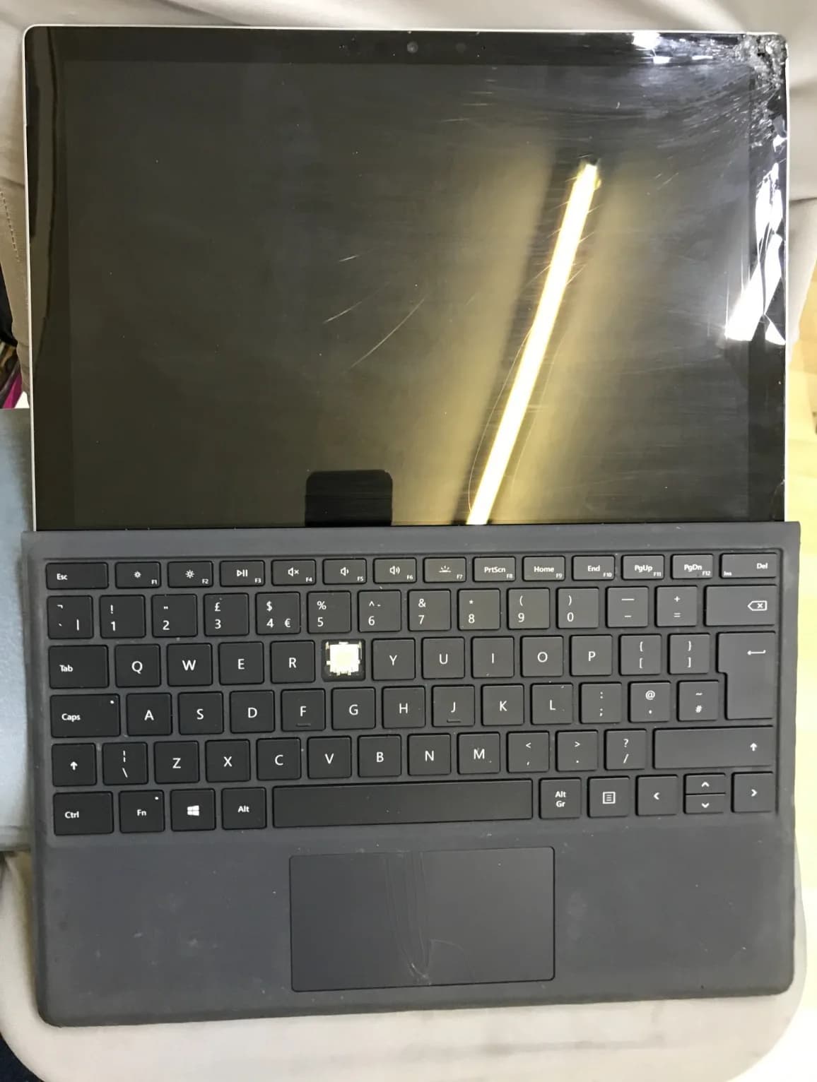 Microsoft Surface Pro 7 Model 1866 i5-1035G4 8GB RAM 256GB SSD – Smashed Screen